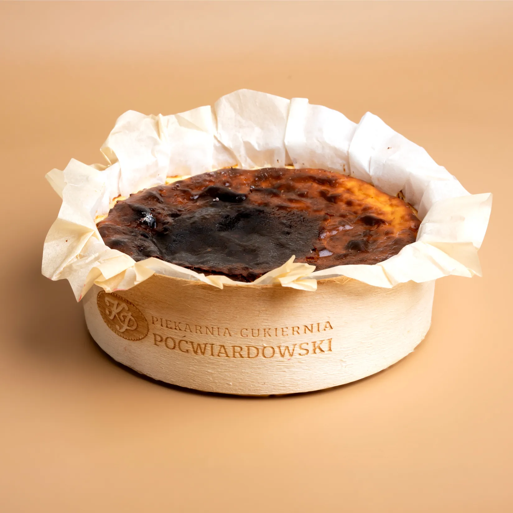 Serniki baskijski z karmelizowaną skórką z piekarnia cukiernia Poćwiardowski