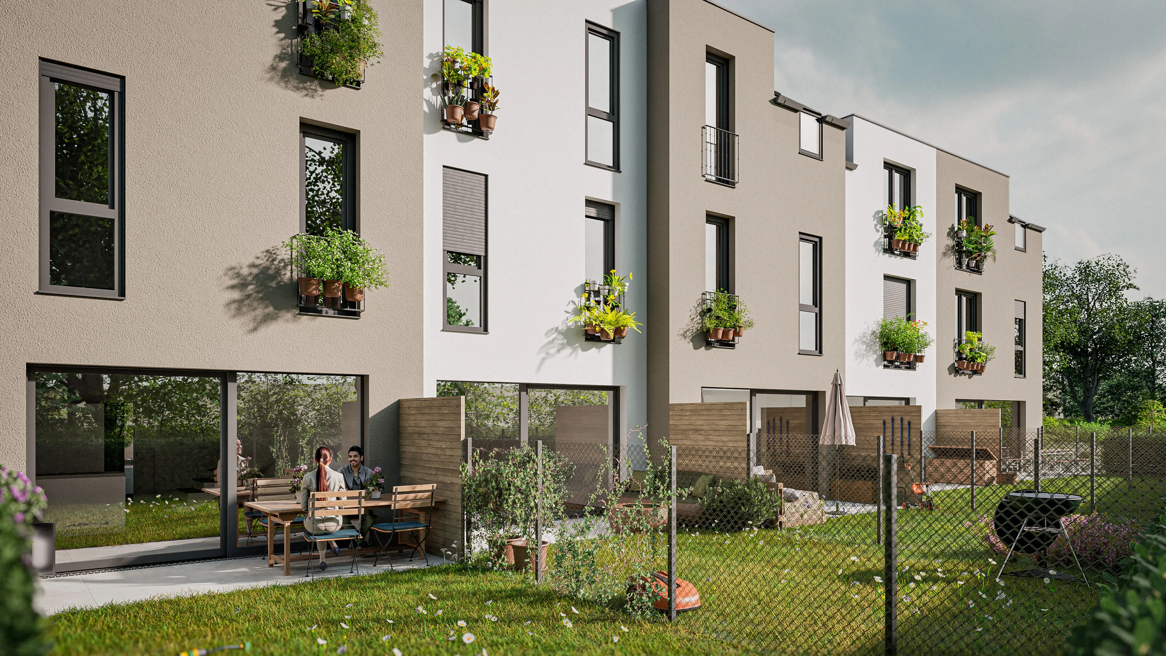 Moderne Reihenhäuser mit kleinen Gärten, Terrassen mit Sitzgelegenheiten und Blumenkästen an der Fassade.