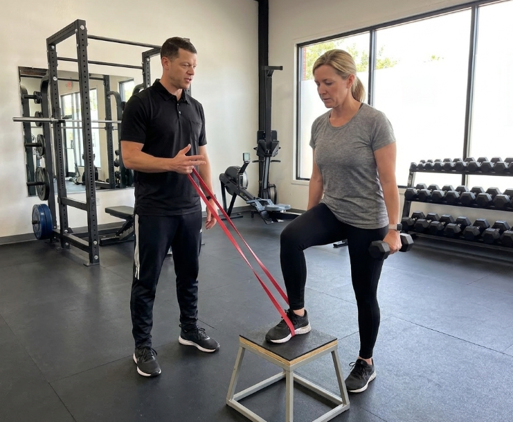 Patient working with a provider at a sports physical therapy clinic in Oakland, CA during a lower extremity strengthening session