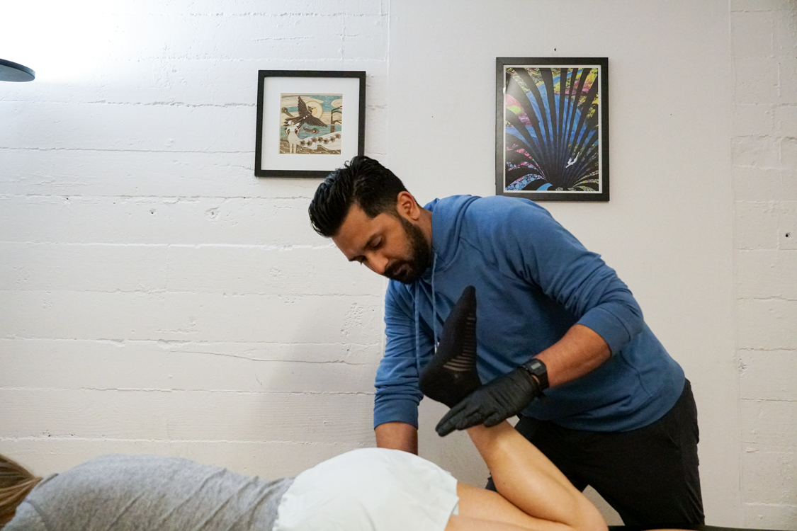 Athlete working with a provider on therapeutic exercise at a sports physical therapy clinic in Oakland, CA