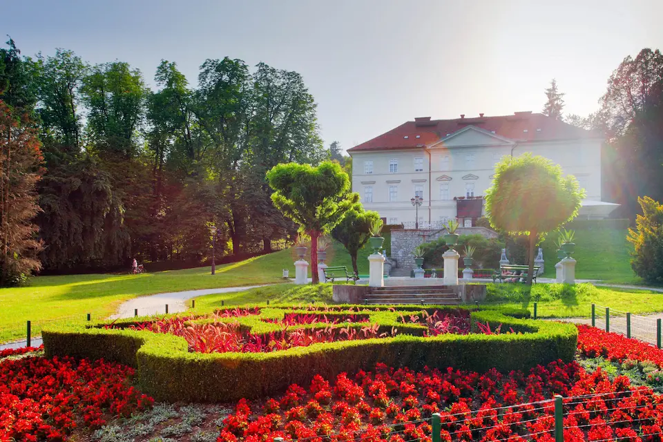 Morning run in Park Tivoli (Credit: TTstudio / Shutterstock)