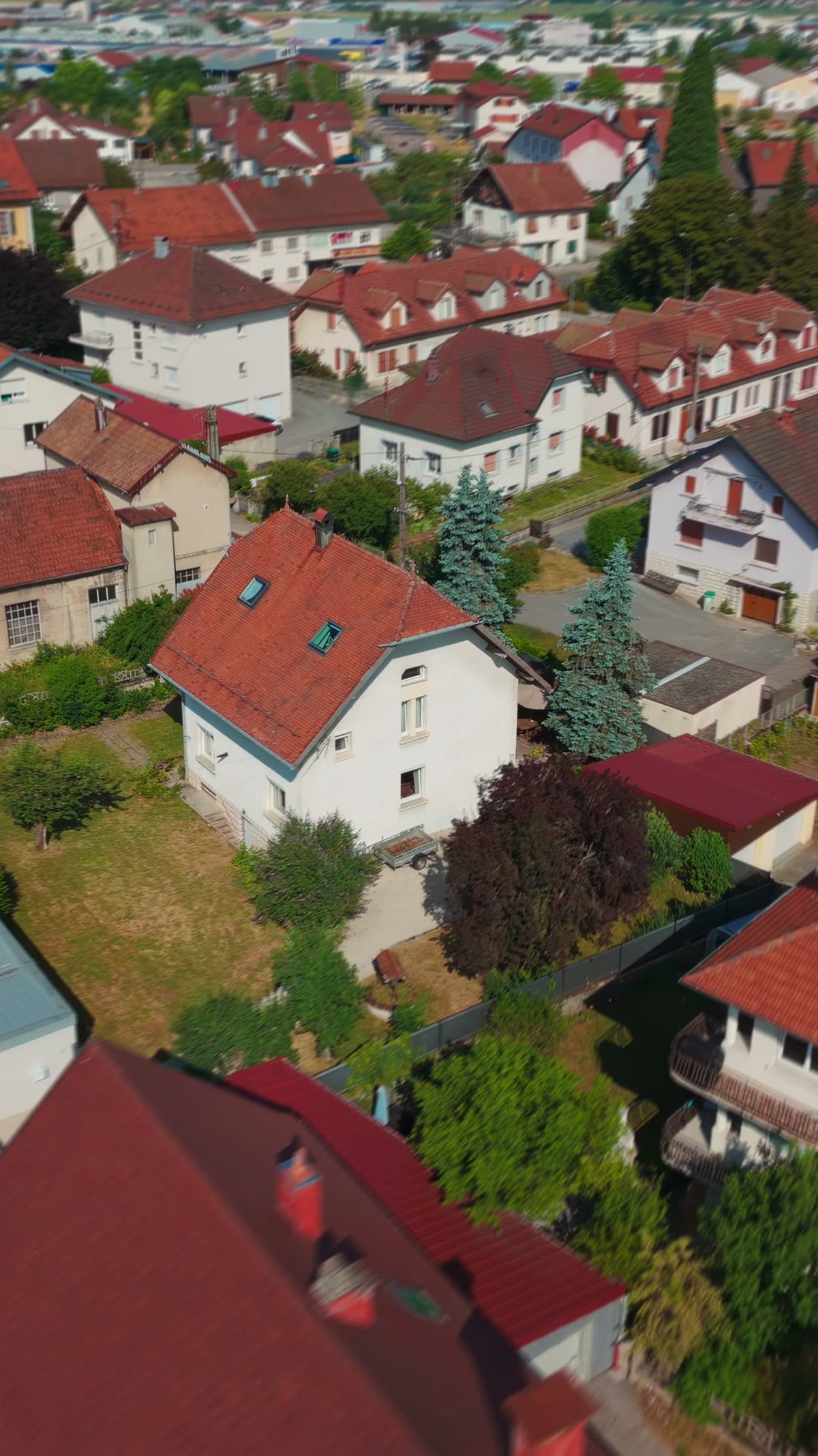 Le quartier vu du drone, toits et jardins