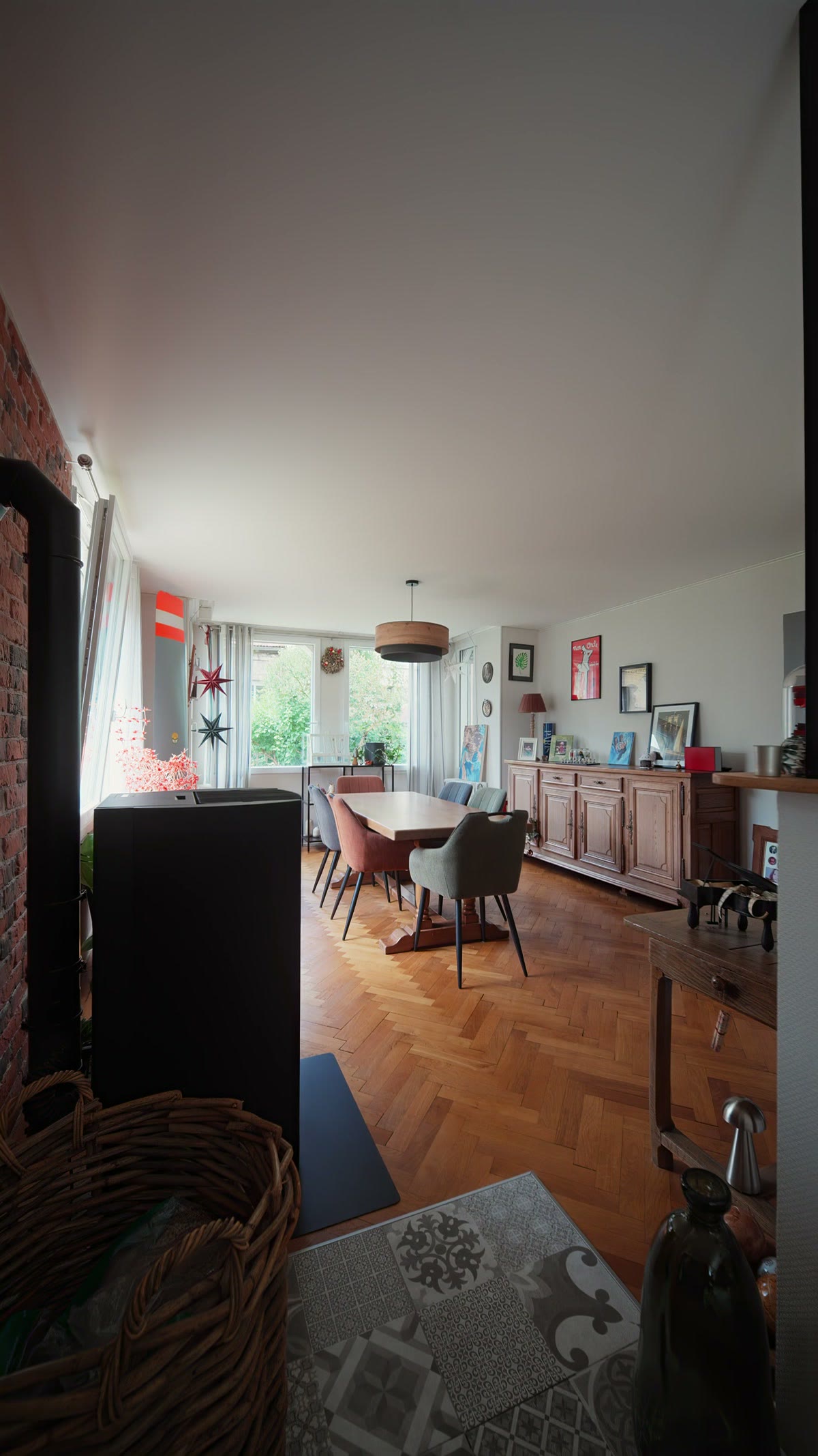 La salle à manger et son parquet, vers la véranda