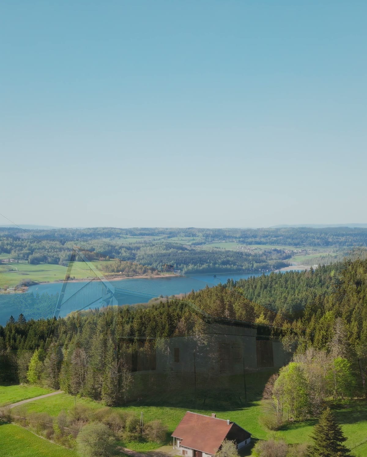 Le lac de Saint-Point et les prés, depuis la hauteur