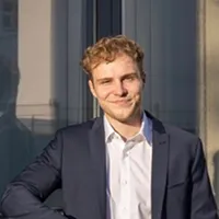 Elias Bienek – Mitgründer und CFO von Clara