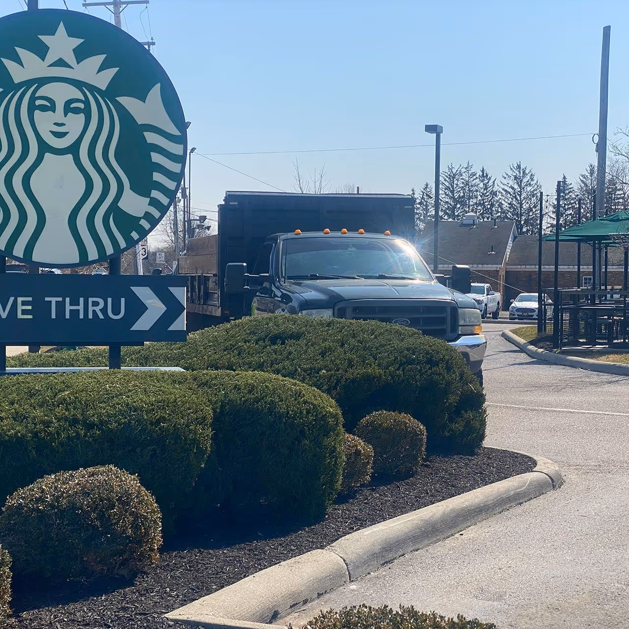 Reliable commercial landscaping maintenance contractor