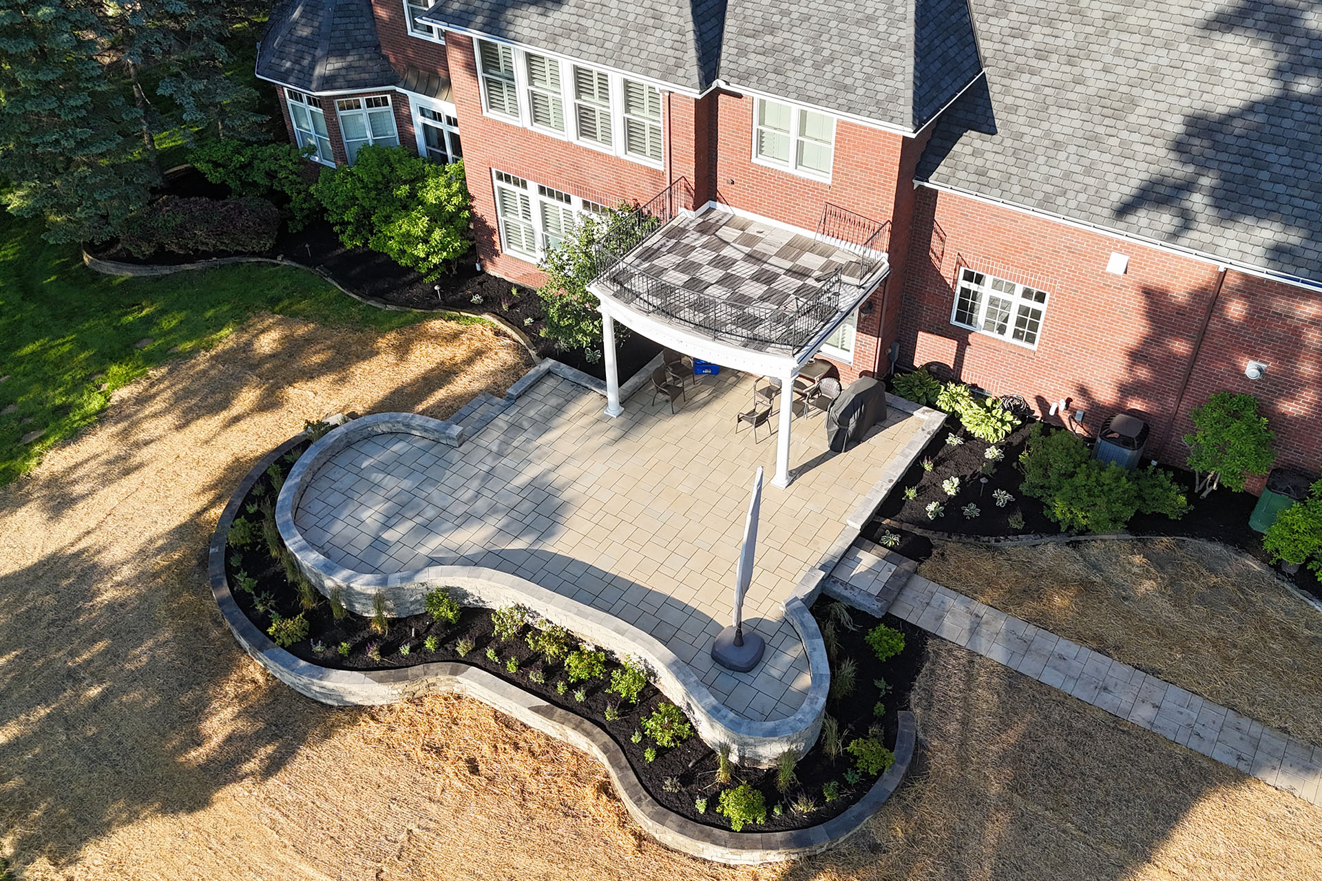 landscaping professionals servicing HOA communities