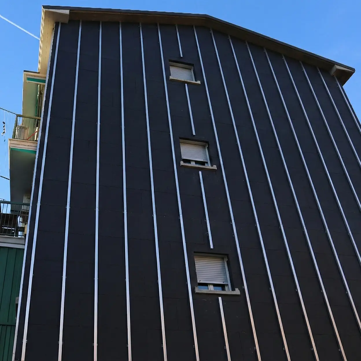 Posa di sistema isolante termico avanzato su facciata residenziale nel Centro Italia - SPR