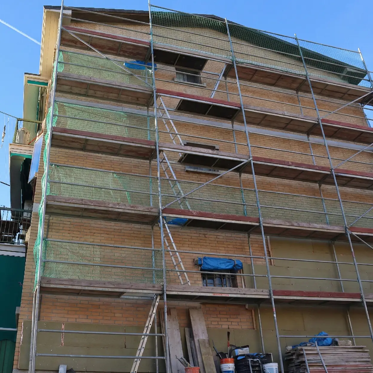 Intervento di efficientamento energetico con installazione di cappotto termico su palazzina nel Centro Italia - SPR