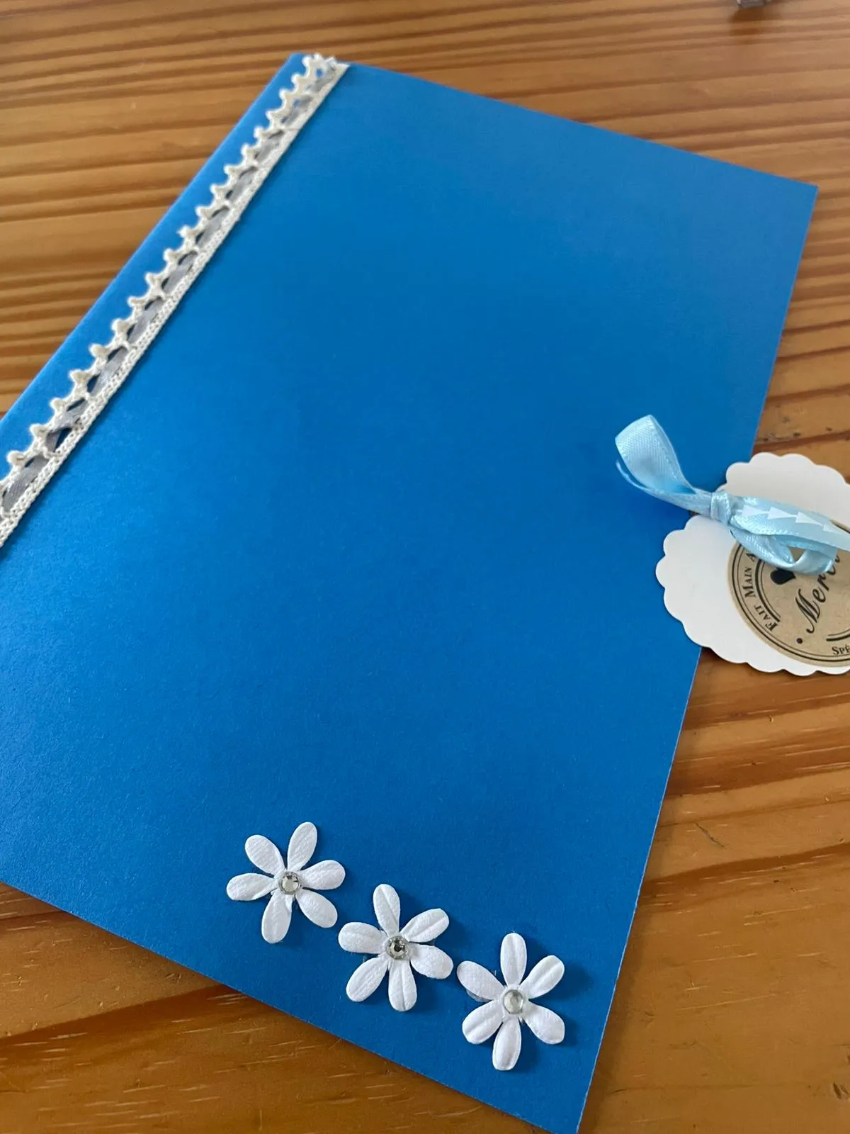 Texte miroir d'une conversation narrative sous une jolie couvertrure bleue décorée