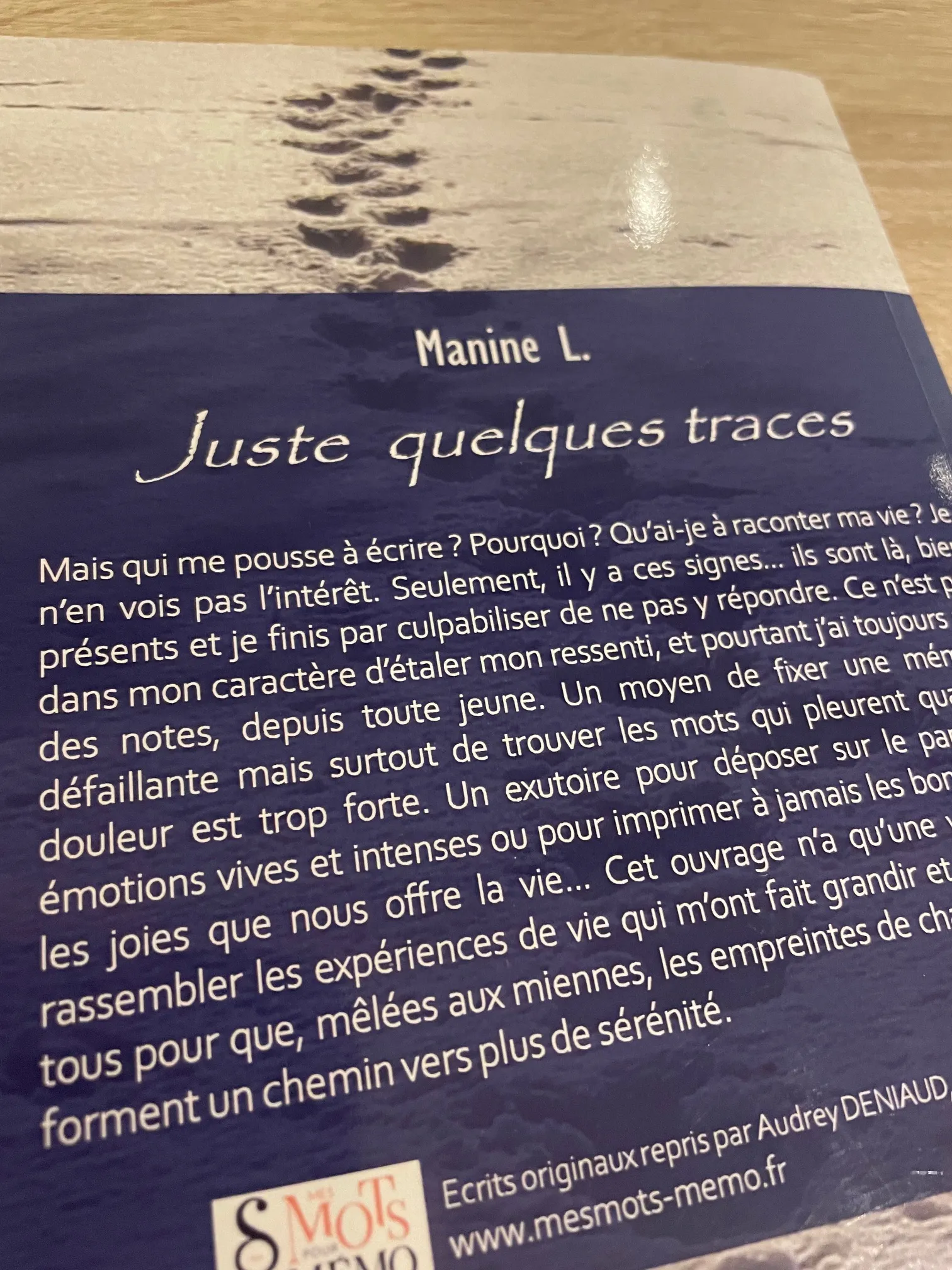 Dos de couverture avec le résumé du témoignage Juste quelques traces