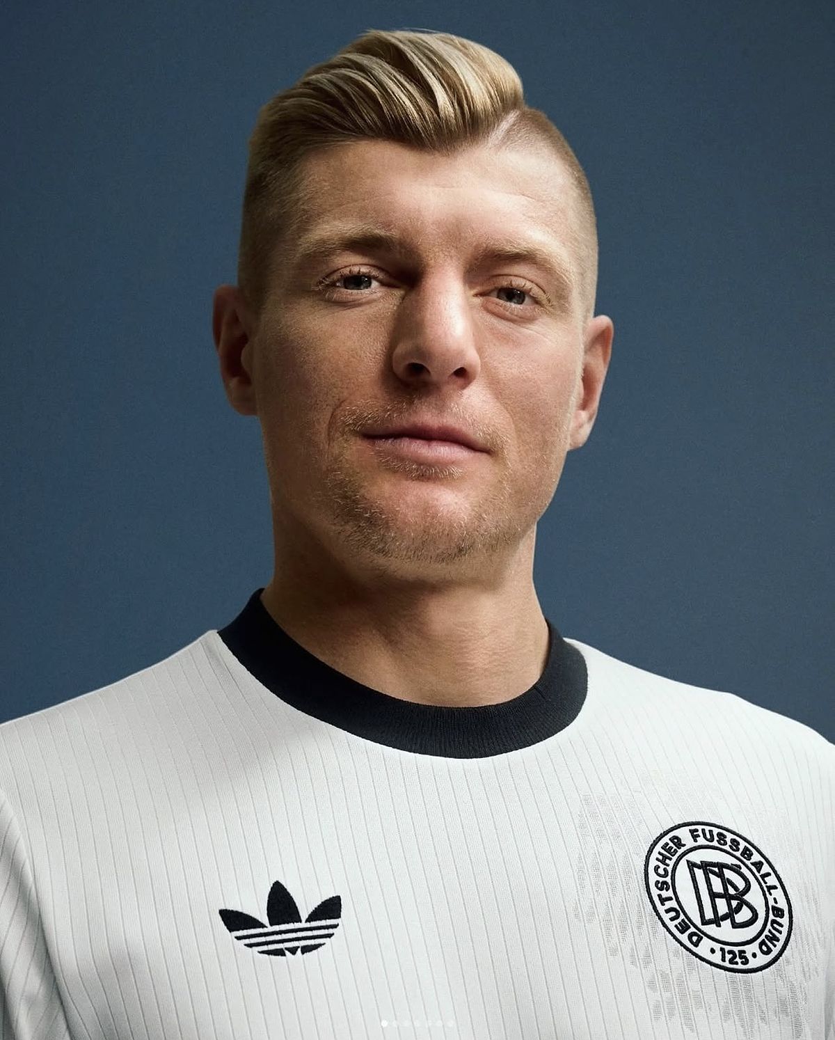 image of pharmacist explaining medication to a customer