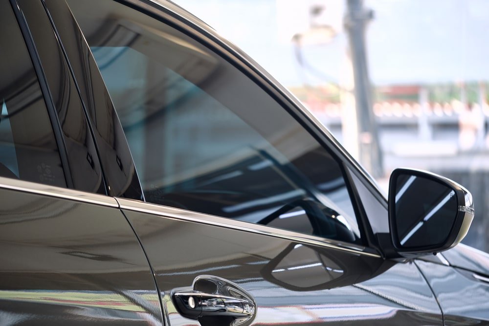 Carro blindado em destaque