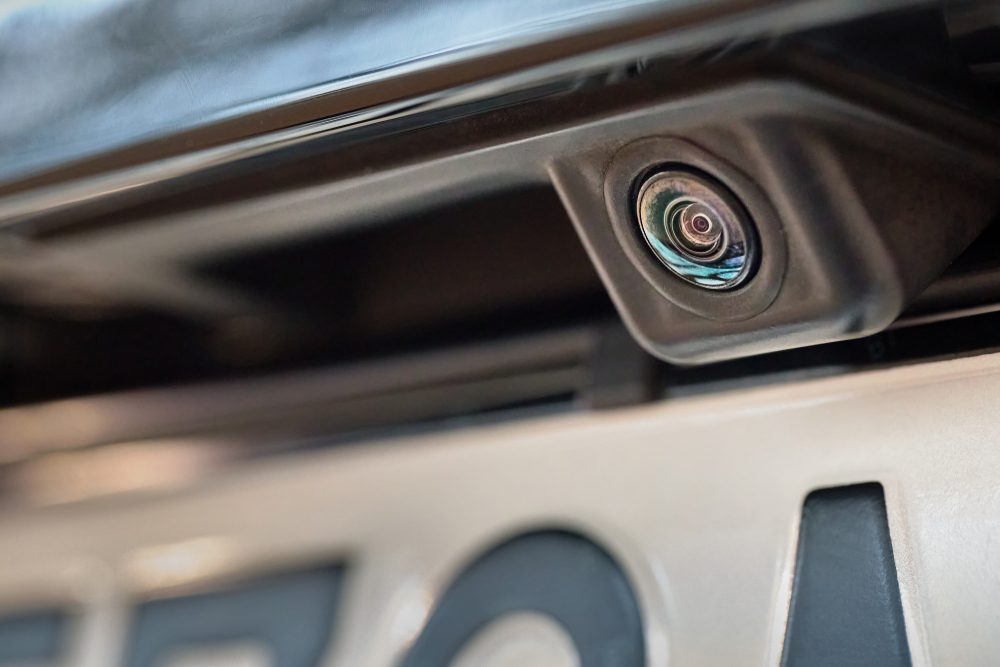 Sensor de ré instalado em um veículo