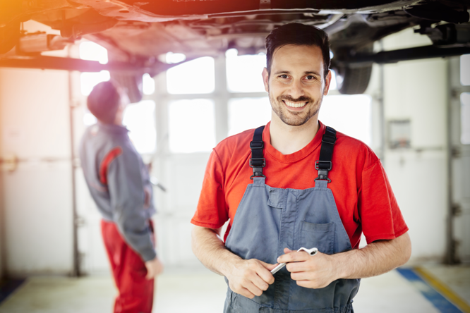 Avalie o motor com a ajuda de um mecânico