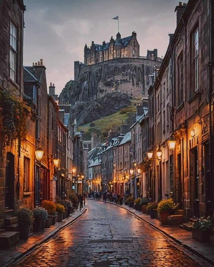 Edinburgh Old Town street with Edinburgh Castle in the background