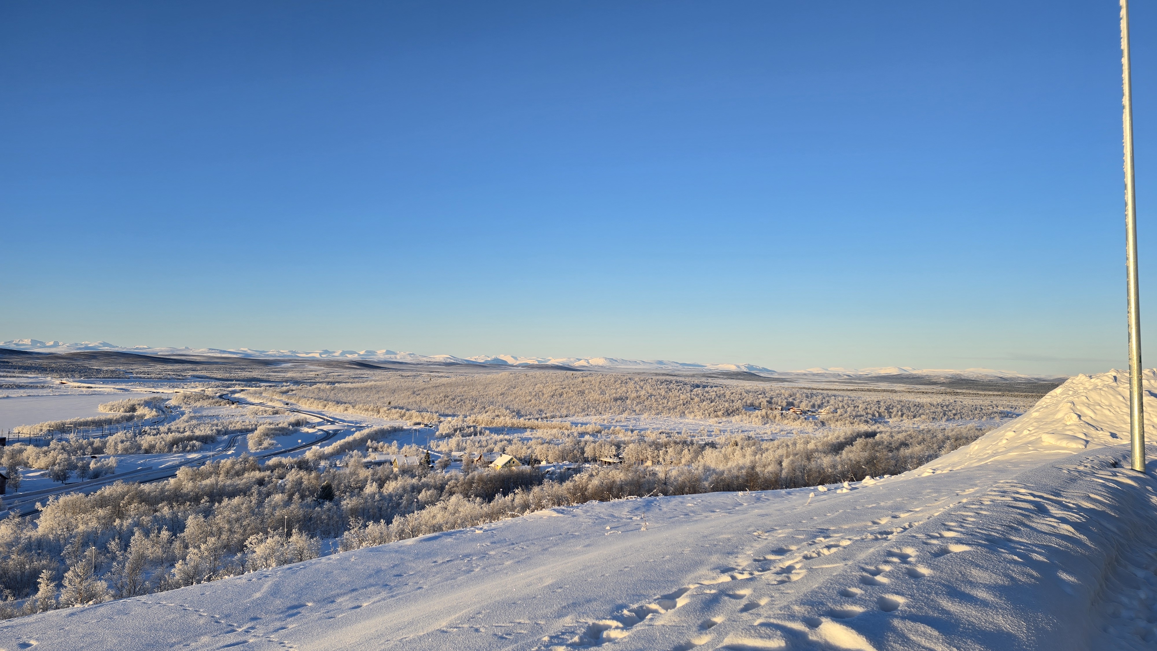 image of outdoor dining experience (for a food truck)