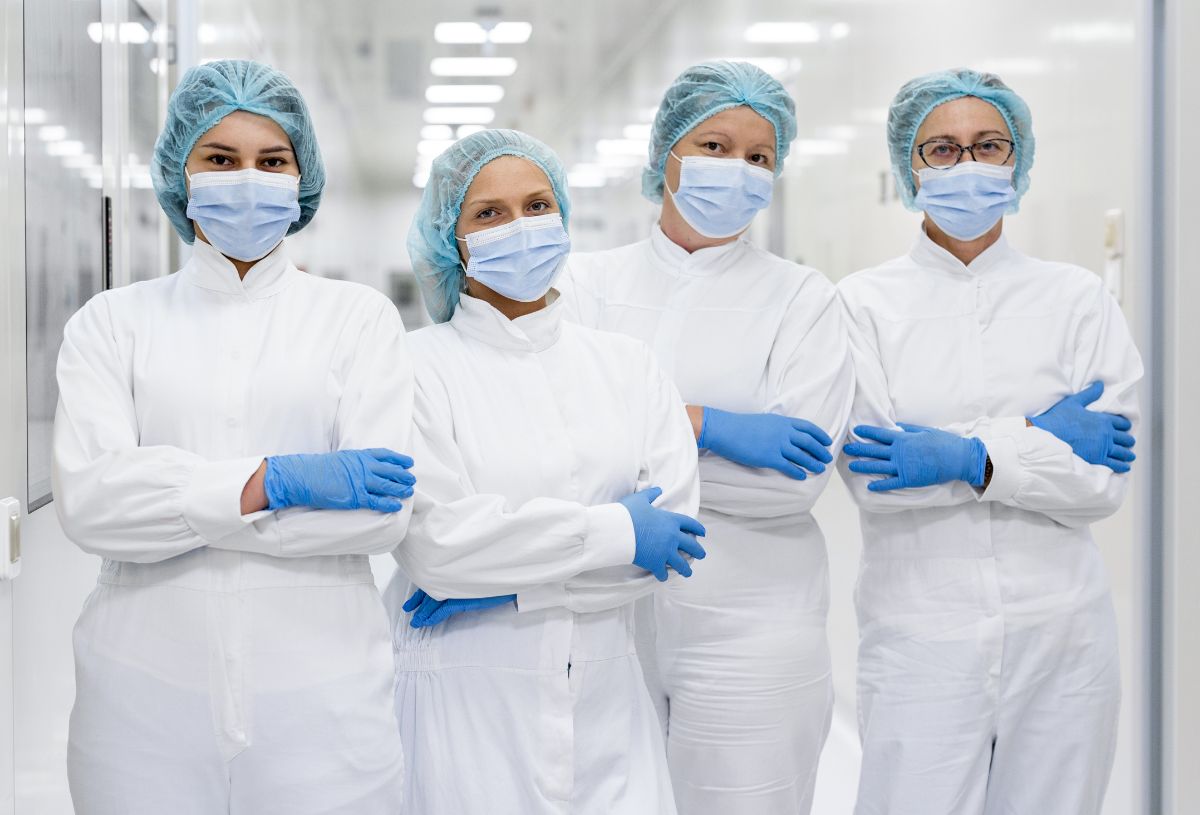 Pharmaceutical and biotech employees in a lab