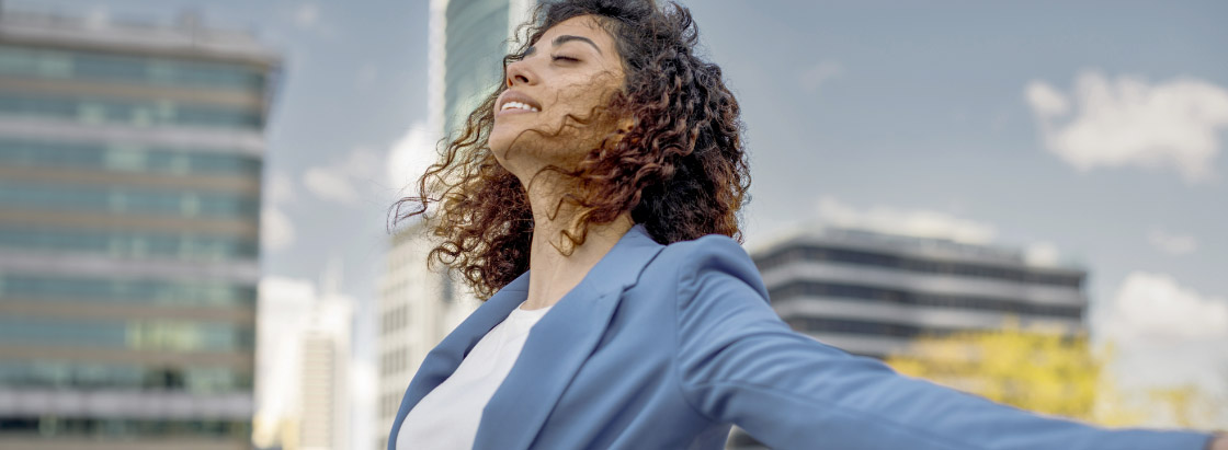 A happy woman in a modern city