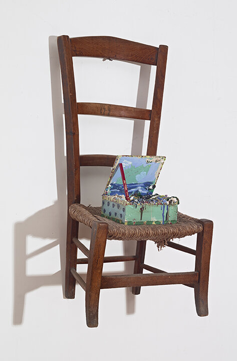 Chair with Box, 2017, Wooden chair, cigar box with recycled paint, straw, and pencil, 33 × 19 × 14 in, 83.8 × 48.3 × 35.6 cm, Courtesy of Squeak Cornwath and Ruschman.