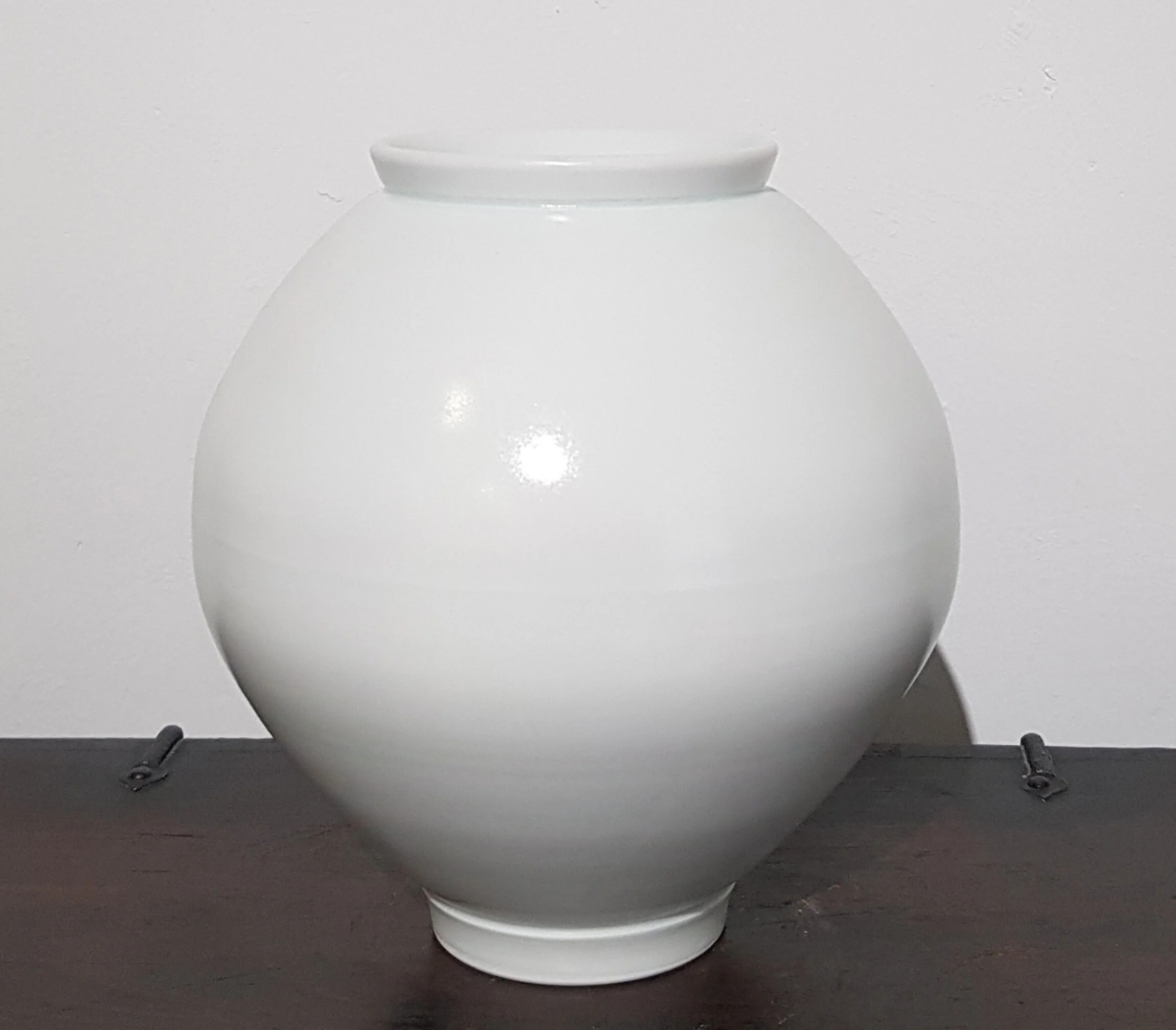 Yikyung Kim, Moon Jar (Small) (2020) White porcelain, glazed (with wooden box) 9 5/8 x 9 1/8 in / 24.5 x 23.3 cm. Courtesy of CHRISTINE PARK GALLERY and the artist.