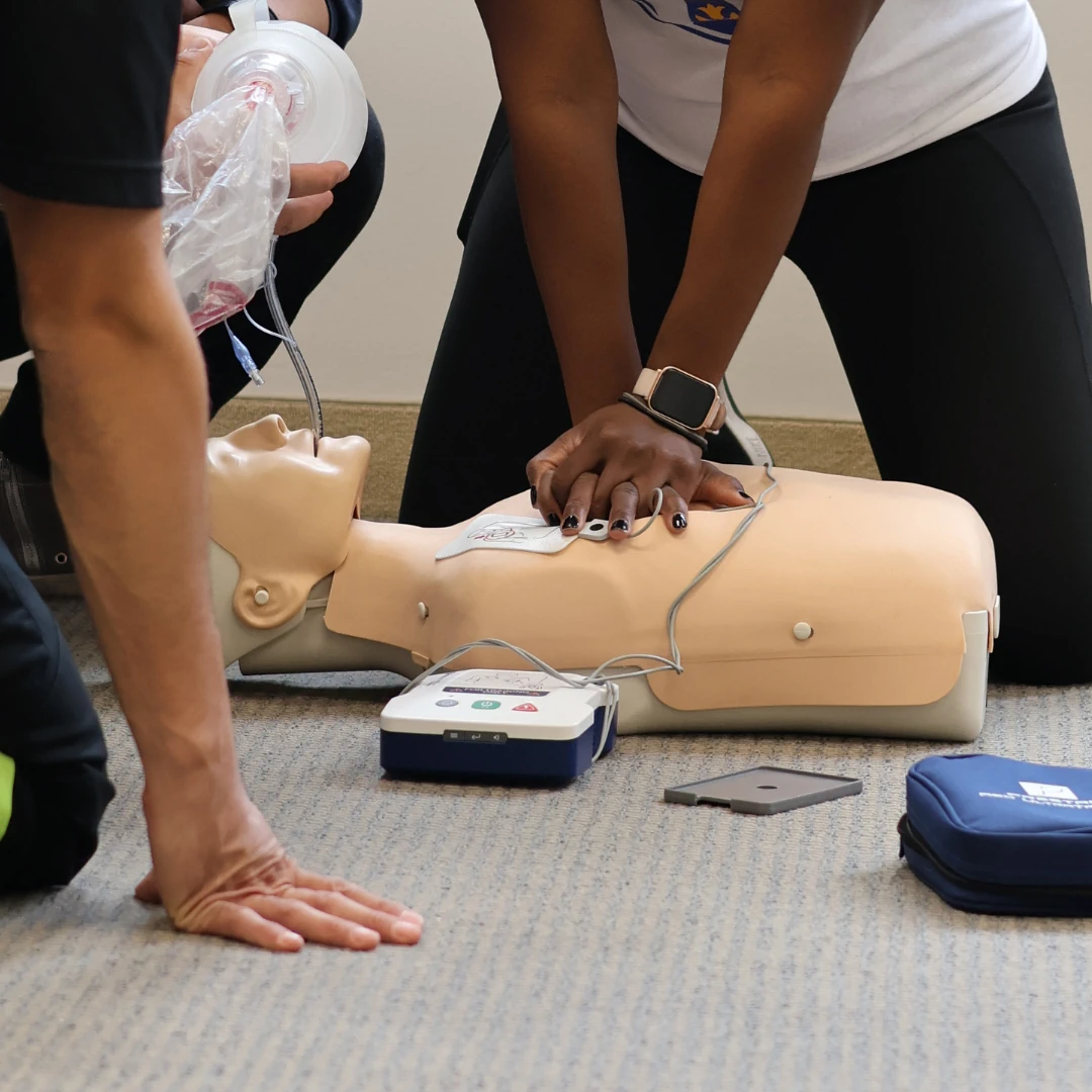Chest-Compressions-CPR-Para-First-Aid-Mississauga