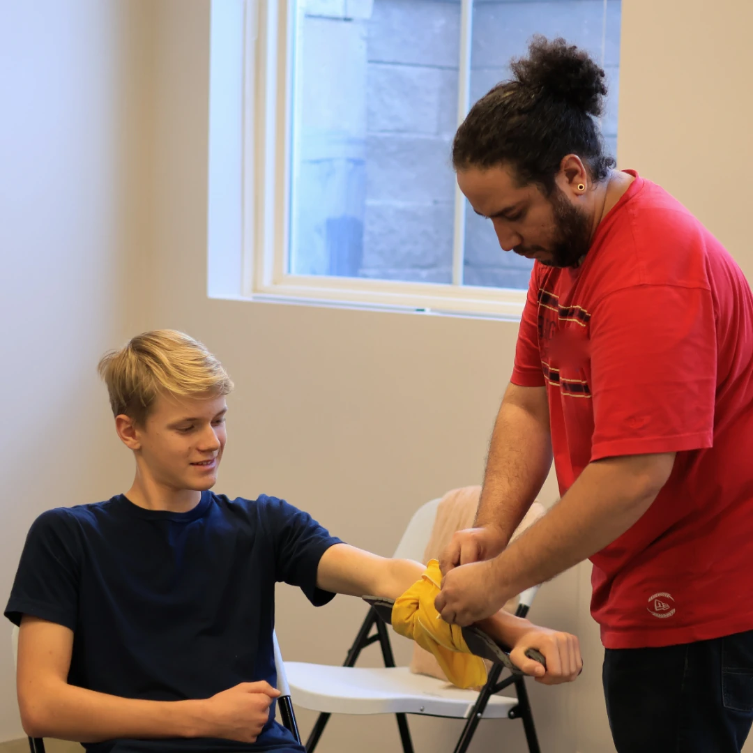 Students-Learning-Splinting-Skills-Standard-First-Aid-Mississauga