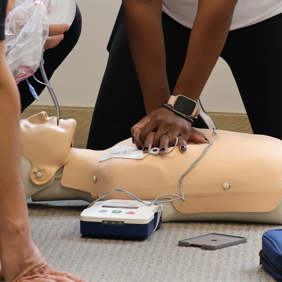 Close-up-Chest-Compressions-CPR-Para-First-Aid-Mississauga