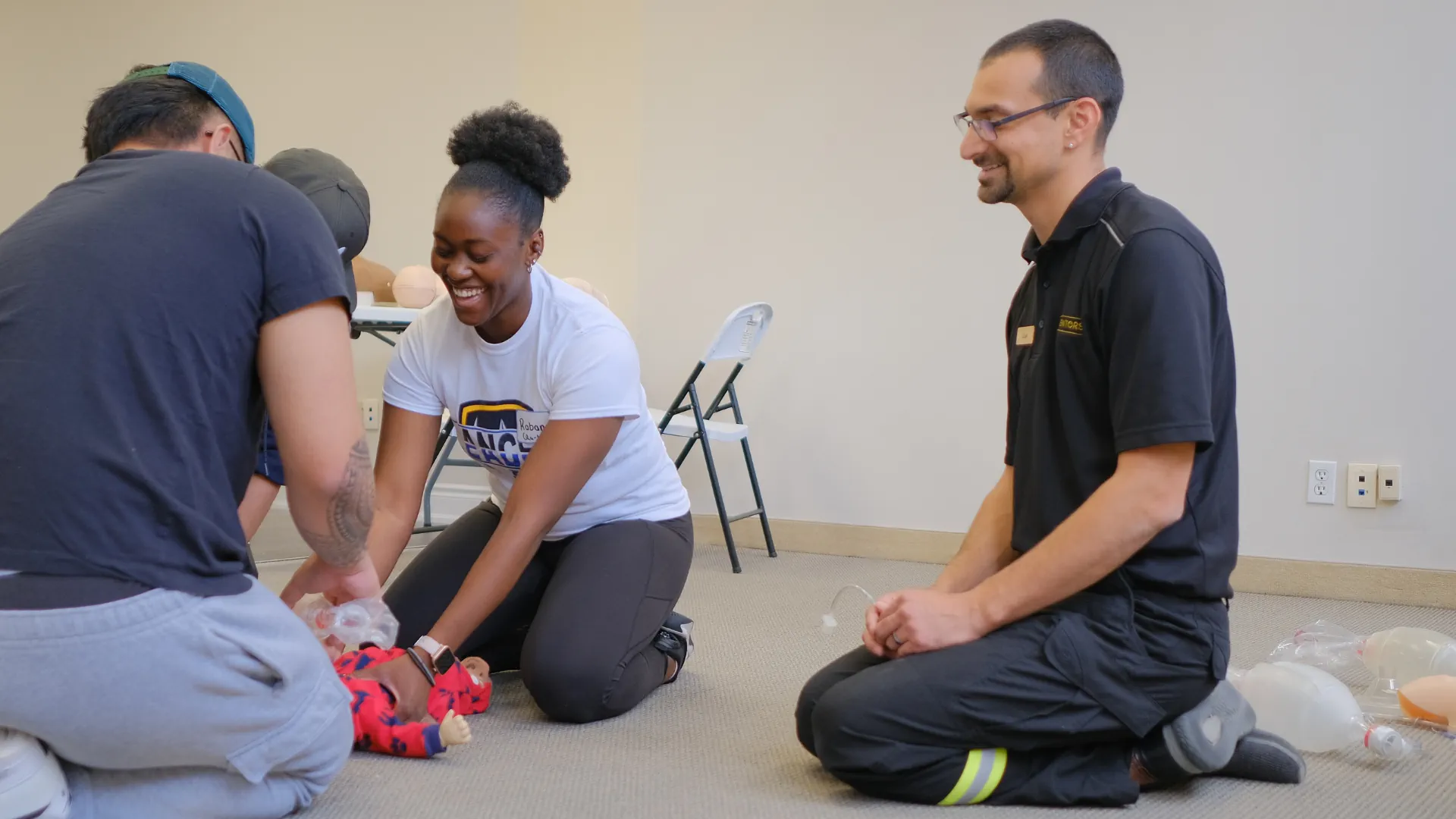 Practicing-2-Person-CPR-Paramedic-Coached-Para-First-Aid-Training