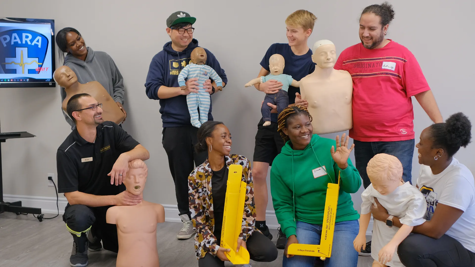 Happy-Group-Course-Team-Photo-Para-CPR-First-Aid-Mississauga
