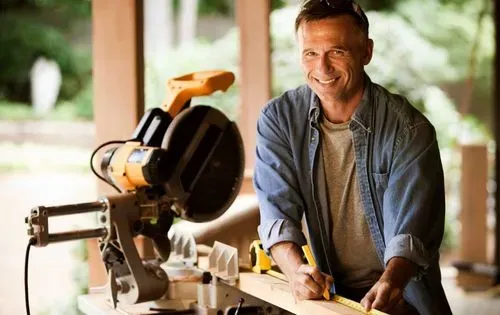 Boost Your Carpentry Safety with Para CPR & First Aid's Blended Training Program!