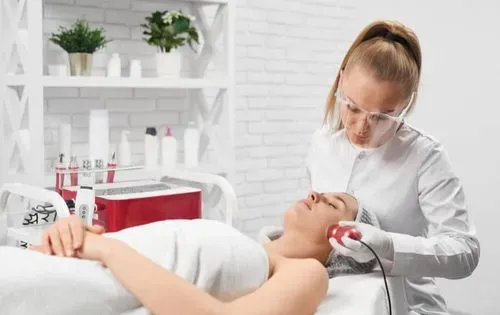Empowering Estheticians: The Need for First Aid & CPR Training in Ontario's Peel Region