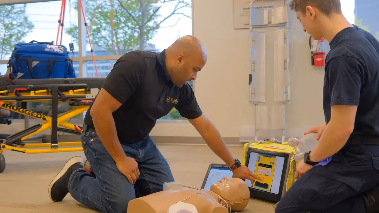 Emergency First Aid and CPR C / A + AED