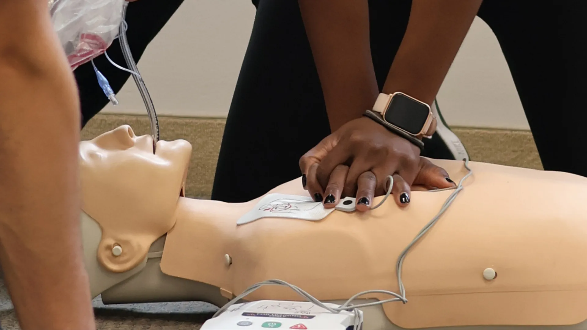 Emergency First Aid and CPR C / A + AED