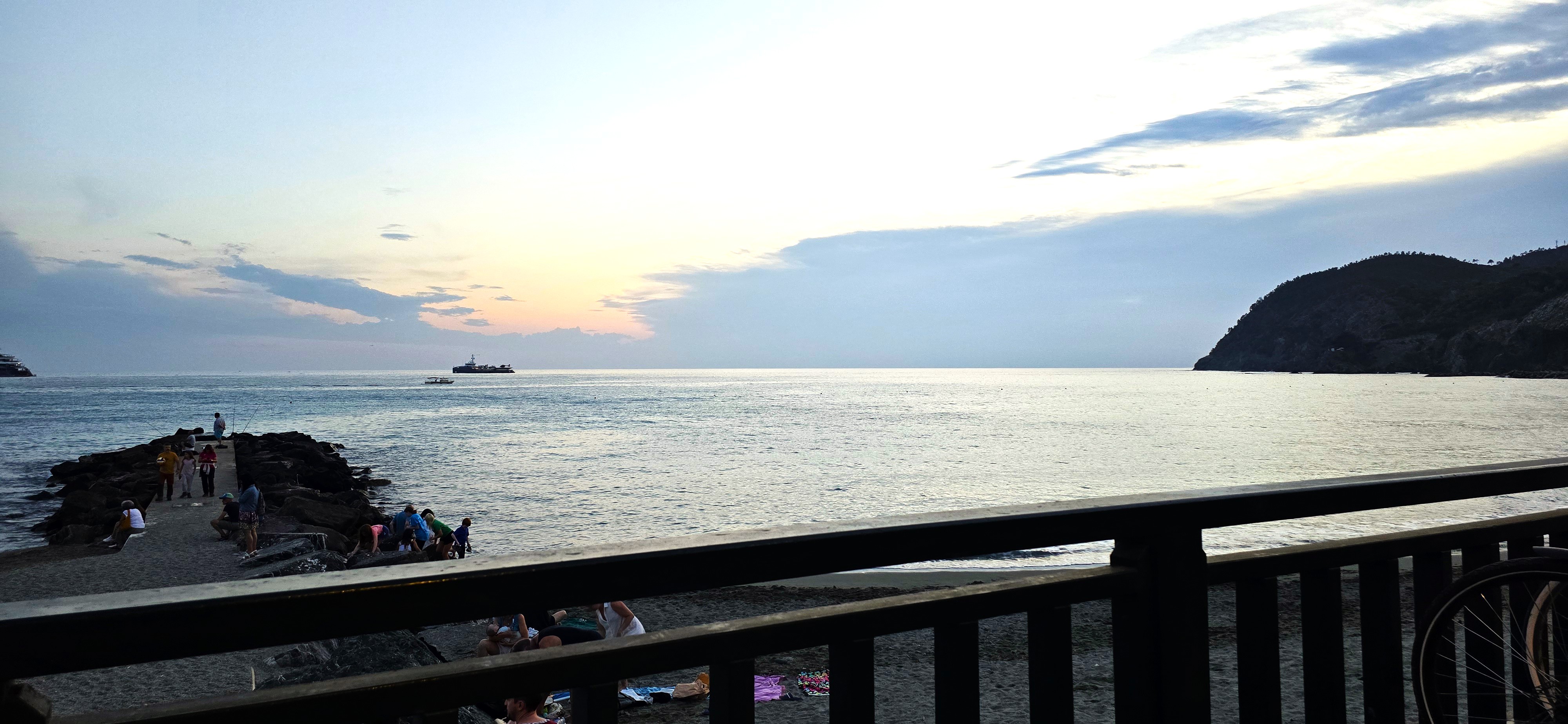 Strand- Sundowner- Sonnenuntergang- Levanto- Cinque Terre