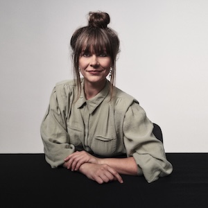 Zdjęcie przedstawia prowadzącą Katarzynę Żakietę.