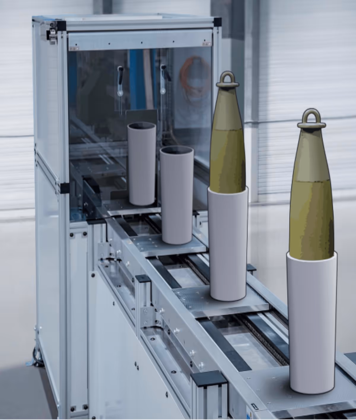 Produktionslinie mit Flaschen in zylindrischen Behältern, automatisierte Abfüllstation, moderne Industrieumgebung.