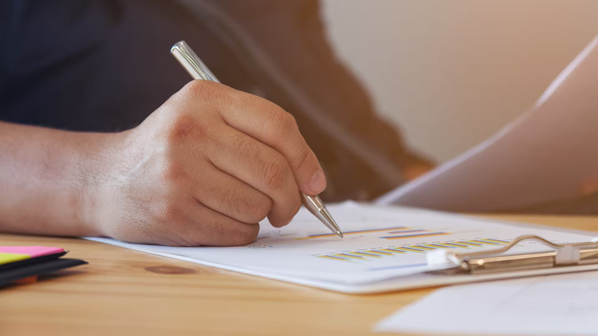 Personne signant des documents professionnels – contractualisation, permis environnementaux et conformité réglementaire