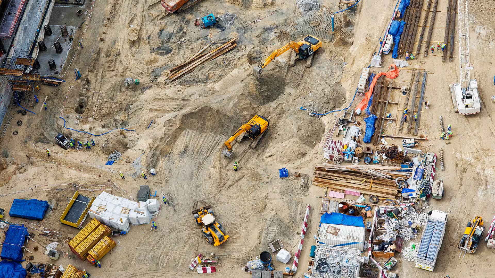 Vue aérienne d'un chantier de construction en cours d'exécution