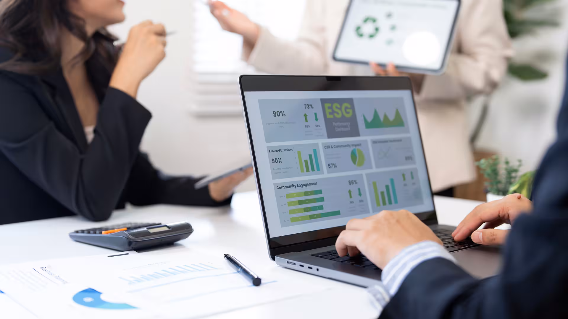 ESG dashboard displayed on a computer screen, illustration for CSRD-VSME