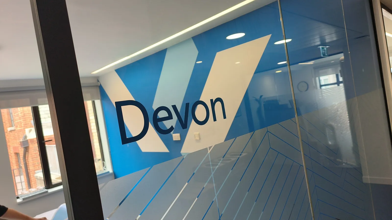 Devon meeting room glass manifestation
