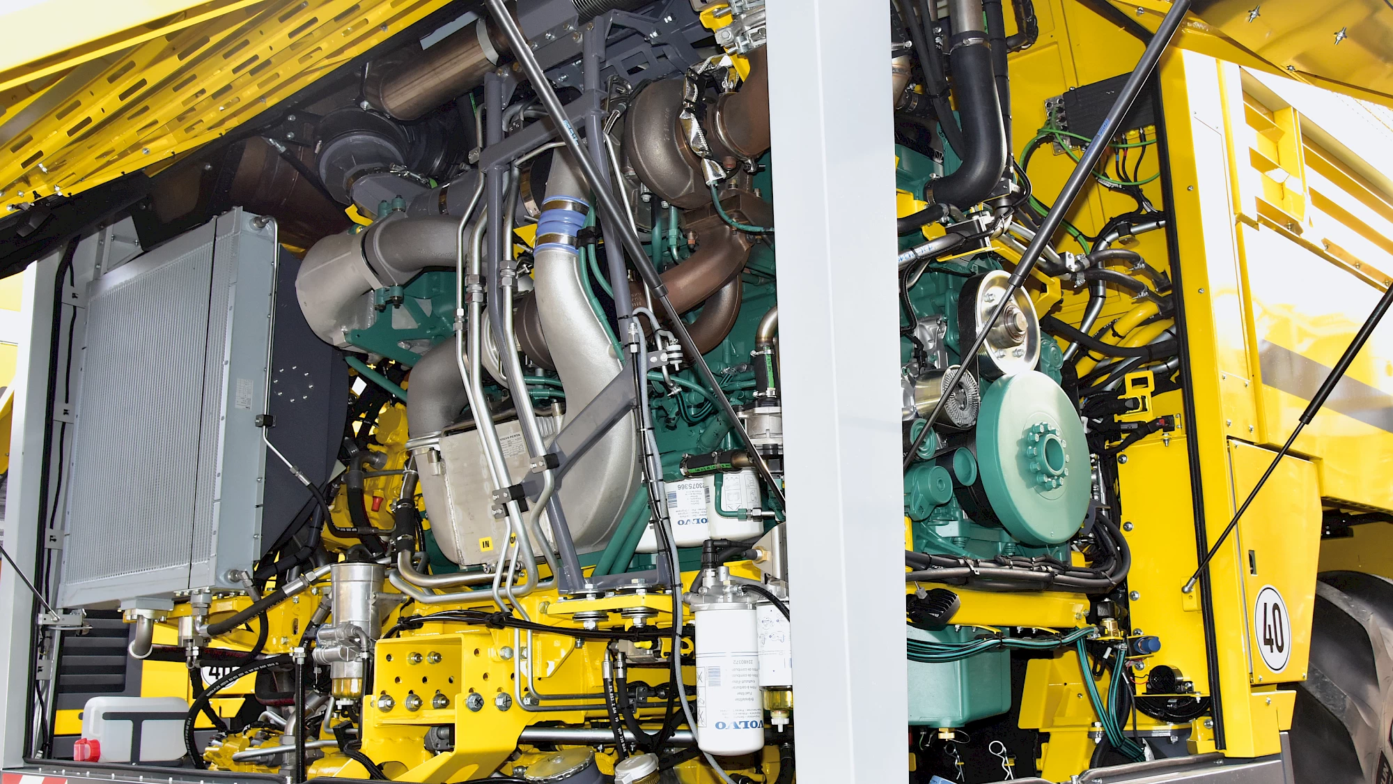 The 796 HP Volvo-Penta engine of the ROPA Tiger 6S