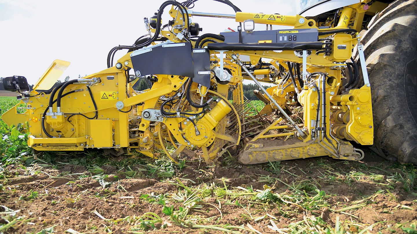The RR-header of the ROPA Tiger 6S viewed from the left side of the machine