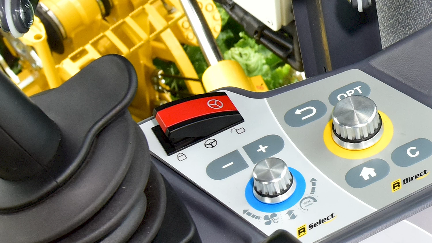 The R-Select and R-Direct control knobs in the cabin of the ROPA Tiger 6S