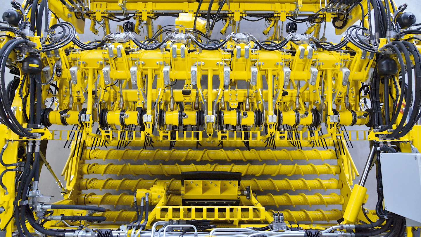 An overhead view of the Tiger 6S RR header