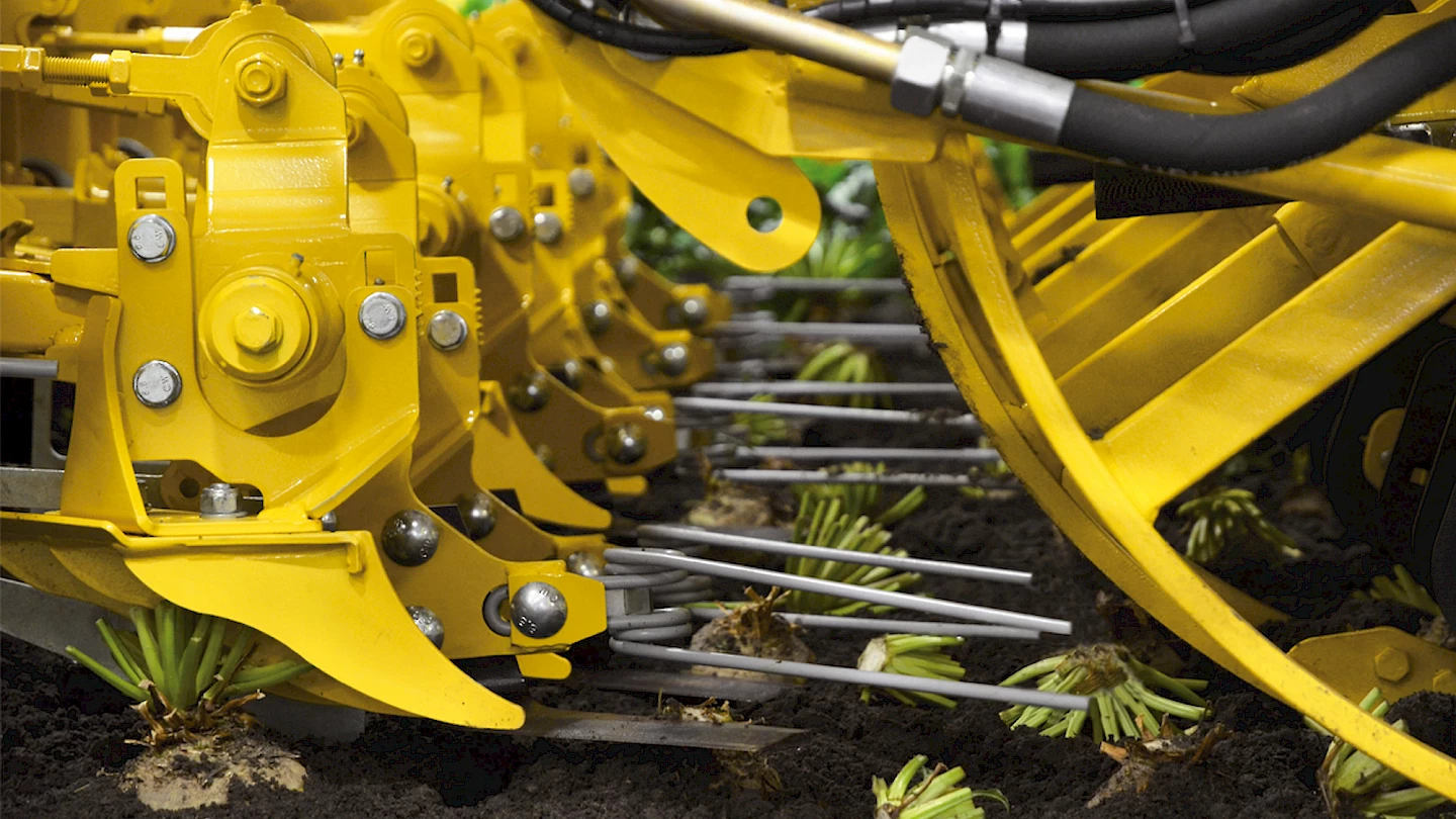 A side-view of the micro-toppers in action on a ROPA Tiger 6S