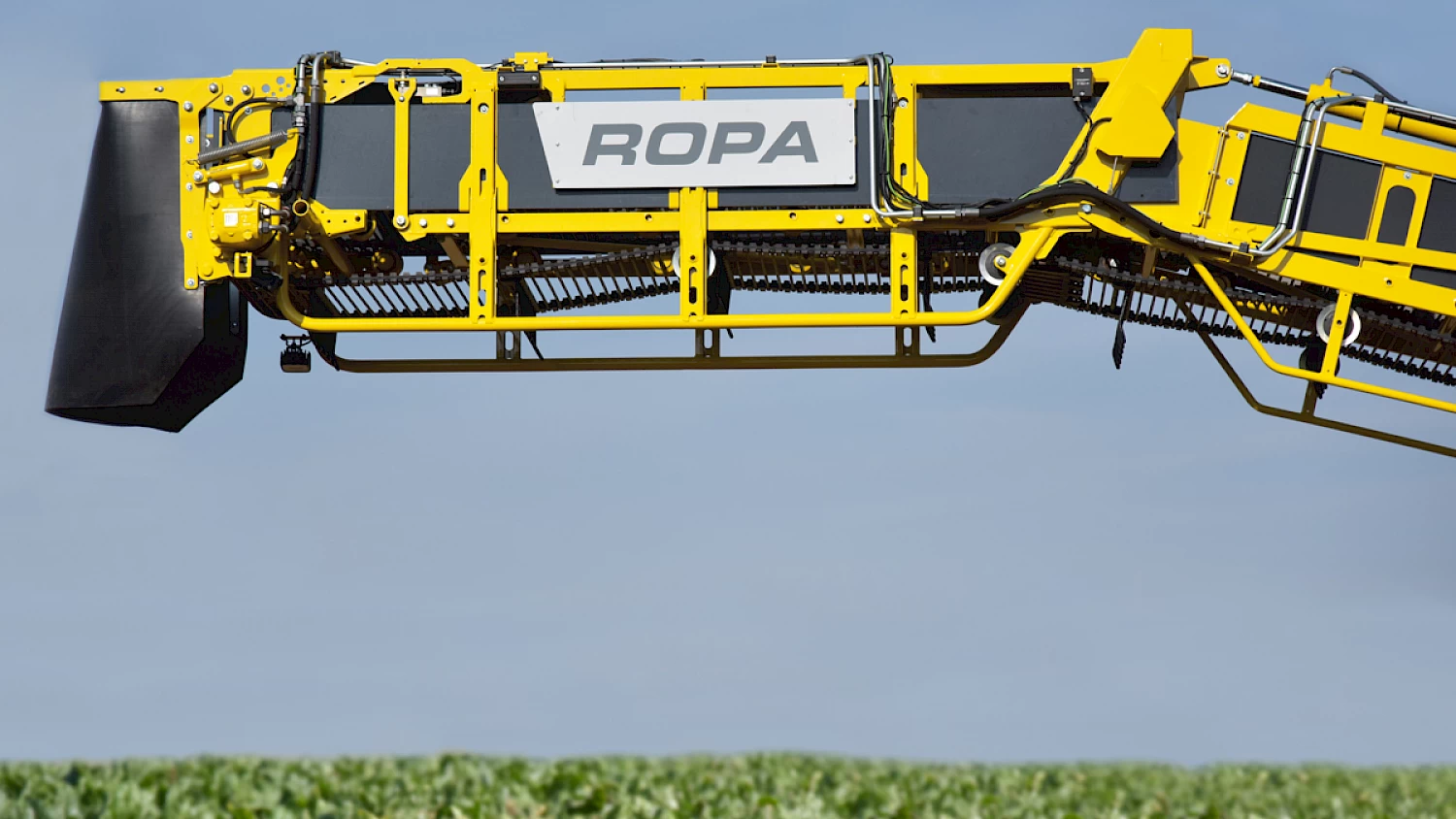 The final section of the truck conveyor of the ROPA Maus 6 that features the incorporated weighing system