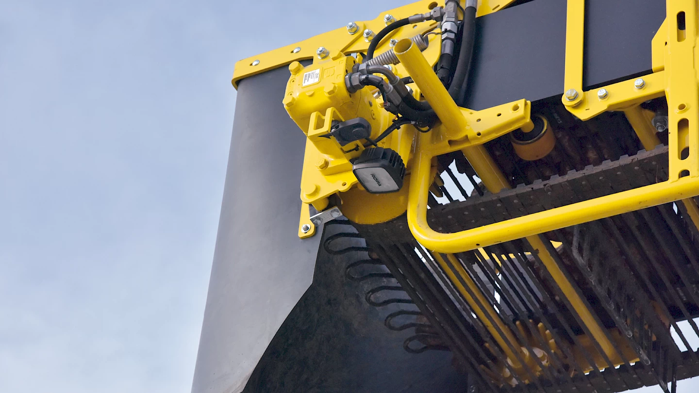 The camera on the end of the truck conveyor on a ROPA Maus 6