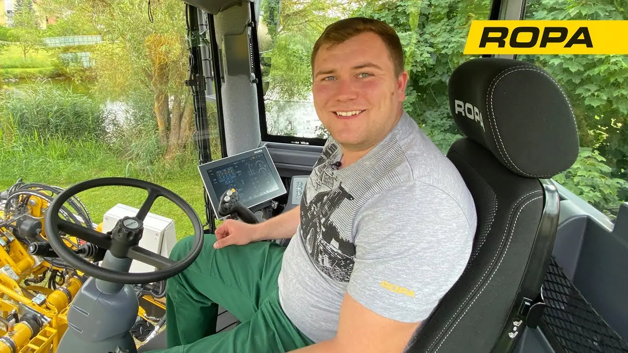Man in operator's seat of Tiger 6S