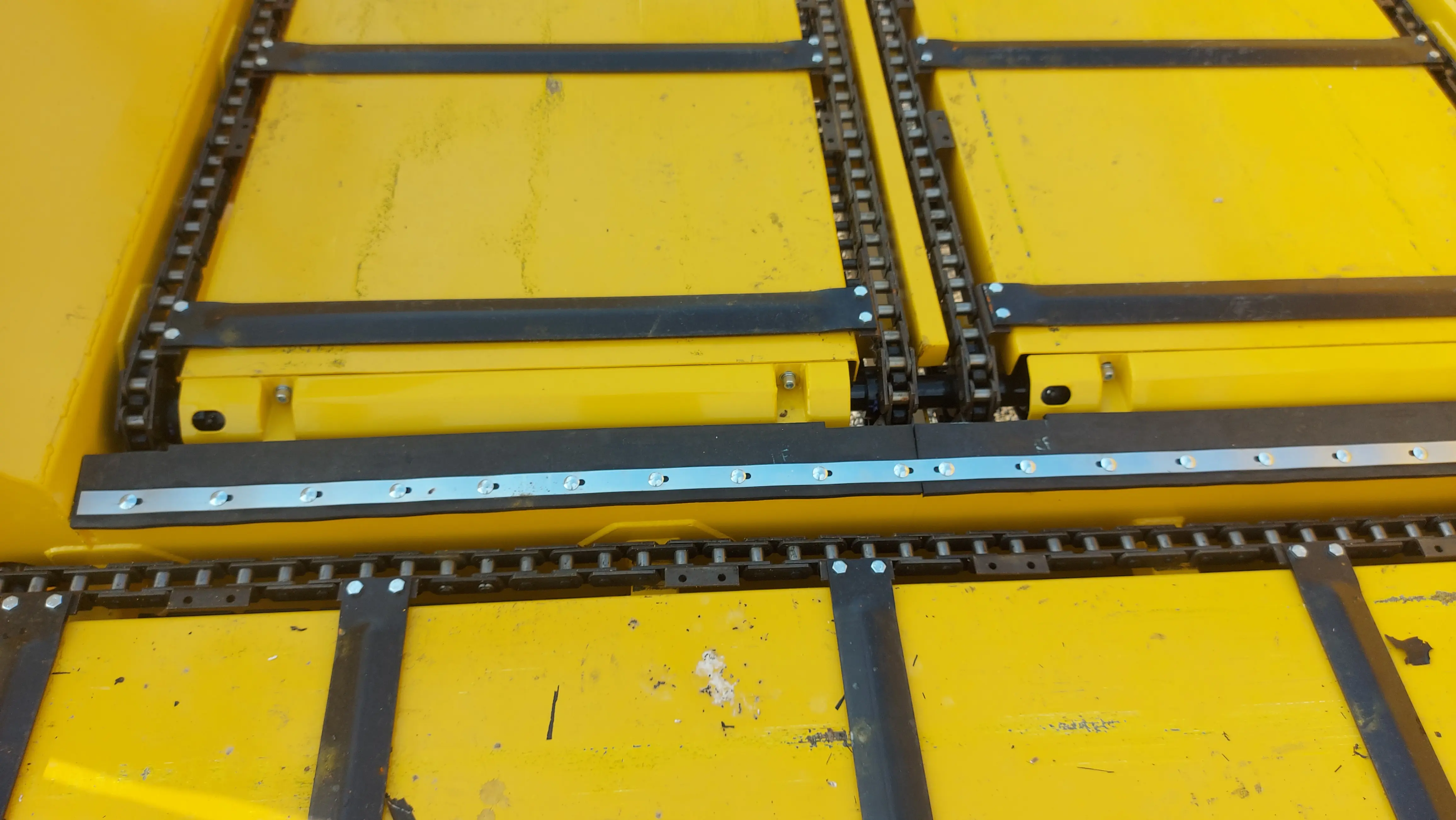 Big Bear floor components - chains, slats & drive sprockets